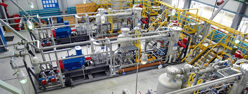 Booster compressor station of the hangar type